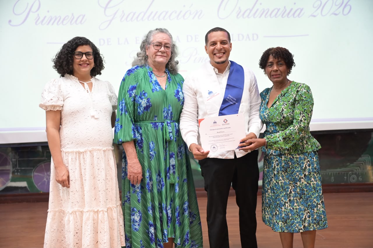 Igualdad de género impulsa graduación de 200 personas en la Escuela Magaly Pineda del Ministerio