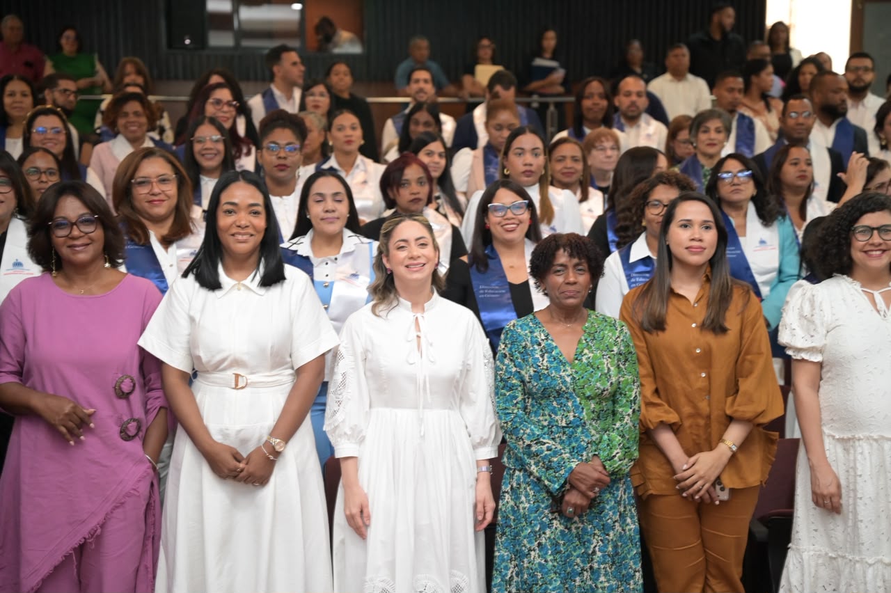 Igualdad de género impulsa graduación de 200 personas en la Escuela Magaly Pineda del Ministerio