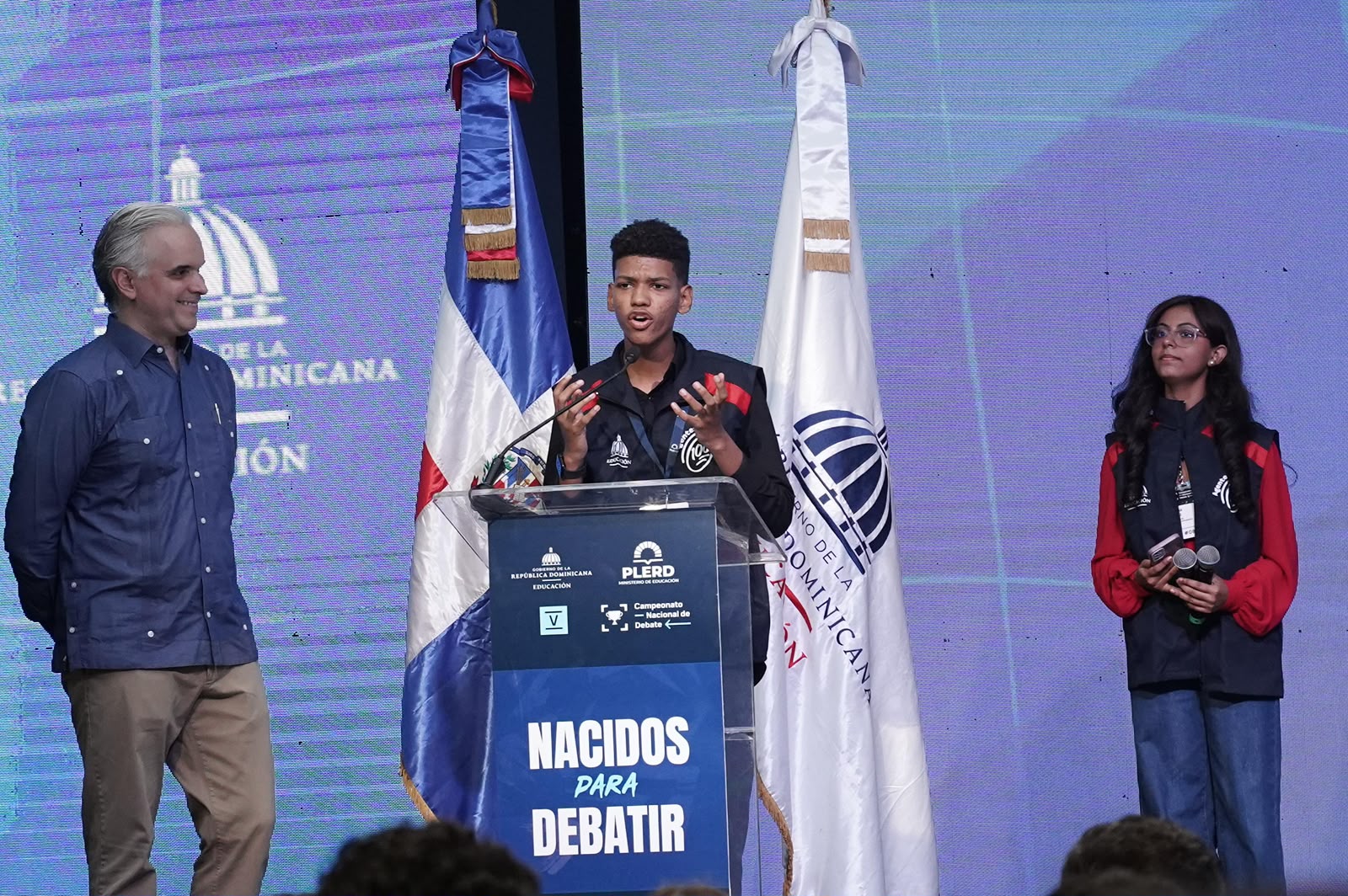 Debate escolar fortalece el pensamiento crítico y Luis Miguel De Camps destaca su impacto en los estudiantes