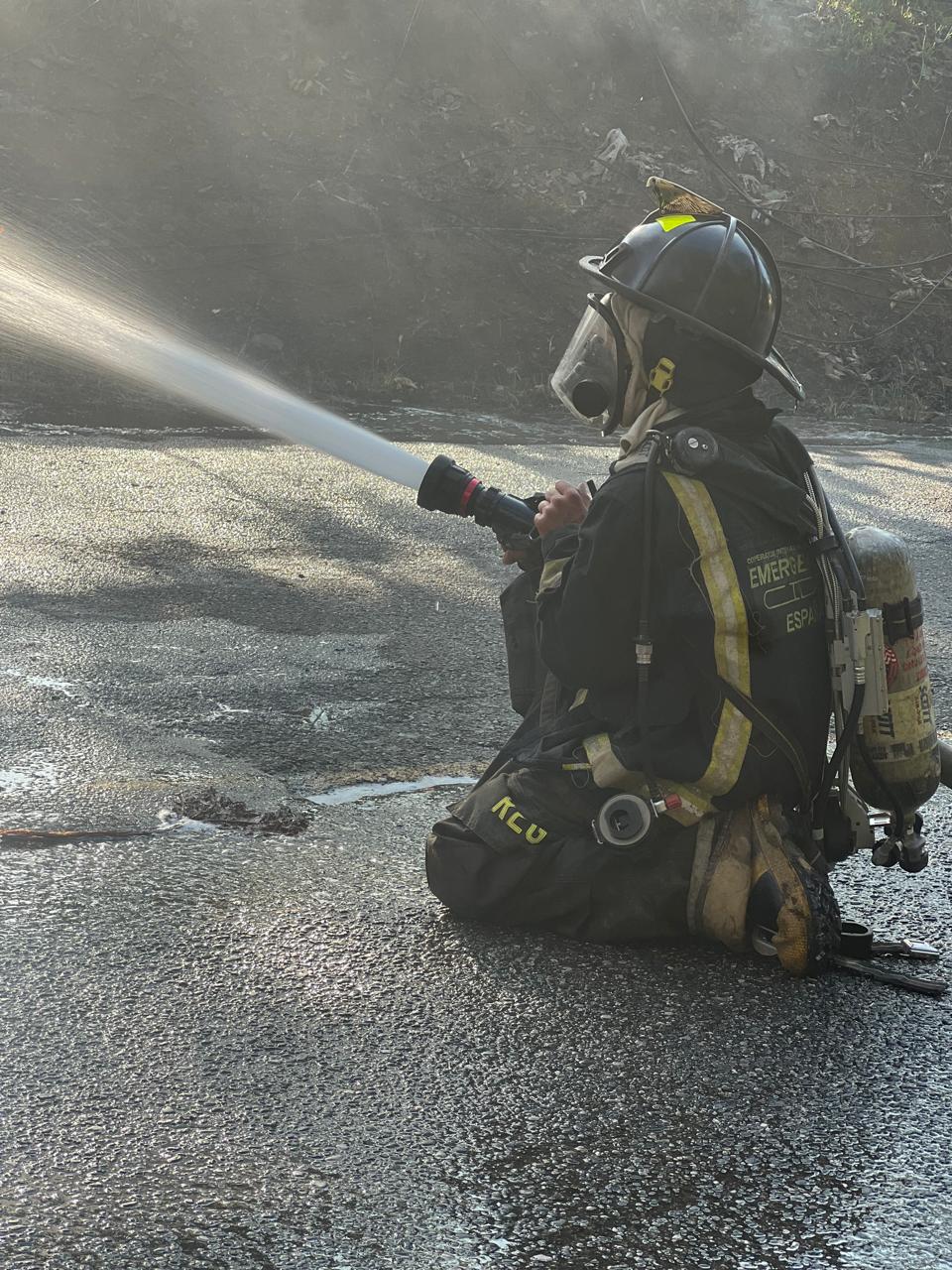 Incendio de autobús deja nueve lesionados y provoca daños al tendido eléctrico en Jarabacoa
