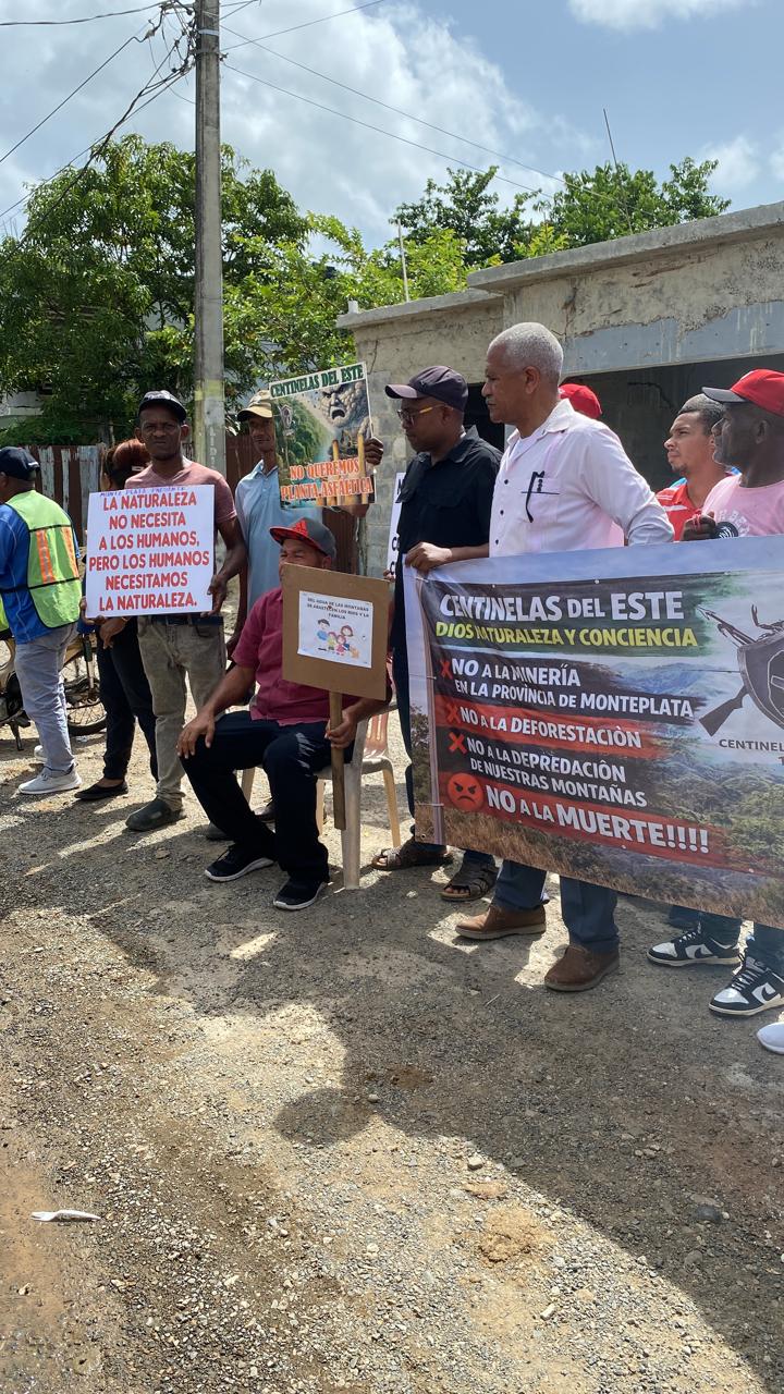 Protesta ambiental en Monte Plata exige el cese de las operaciones de la Minera San Agustín