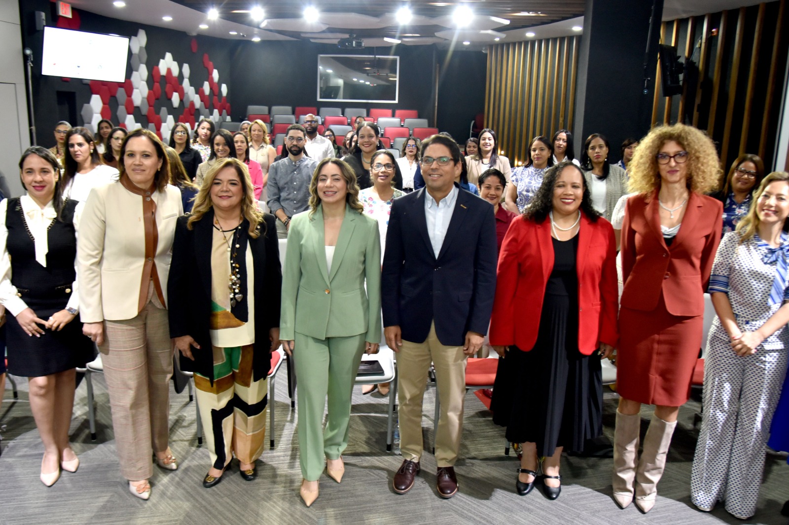Igualdad género es impulsada en el sector privado con buenas prácticas promovidas por el Ministerio de la Mujer