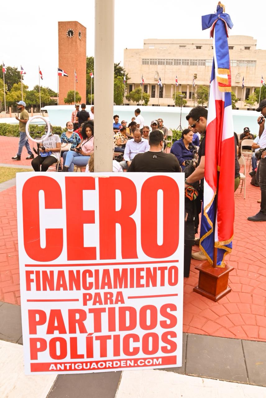 Protesta contra Código Penal suma segundo día frente al Congreso y se extiende a Santiago y provincias