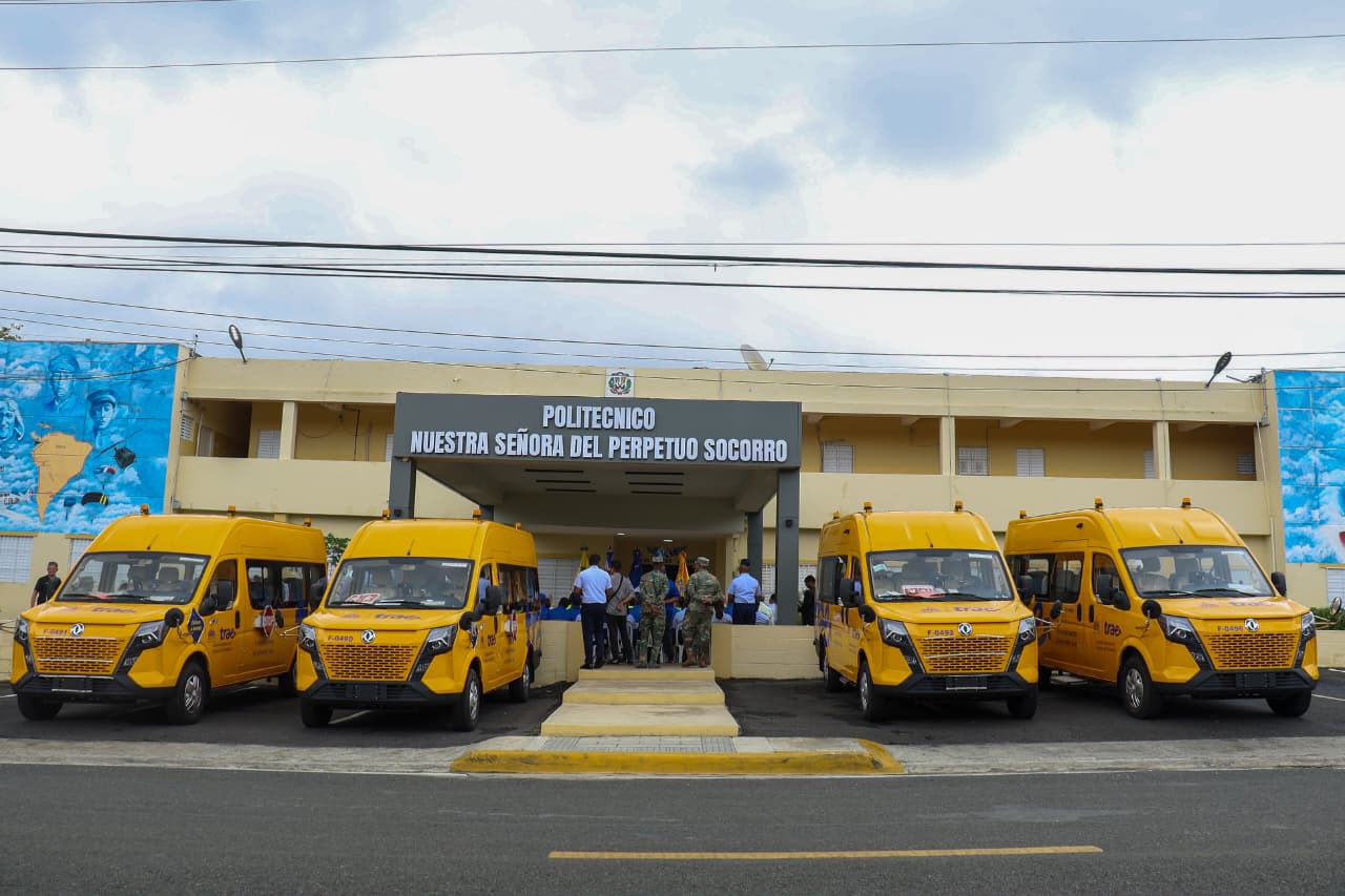 Autobuses eléctricos refuerzan el transporte estudiantil con seis nuevas unidades en Santo Domingo