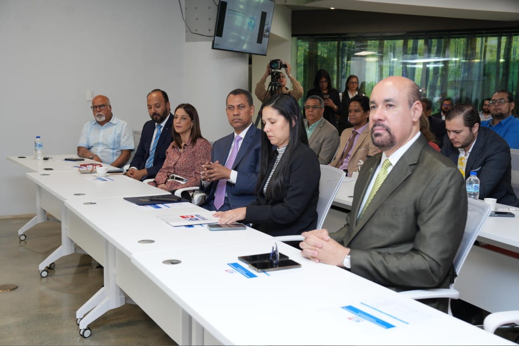 Transformación digital requiere mayor participación de las universidades, afirma Guido Gómez Mazara en encuentro del Indotel