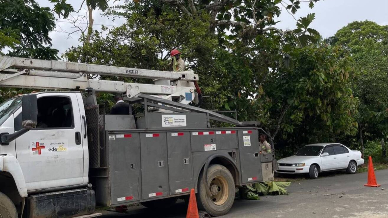 Servicio eléctrico en Yamasá mejora con nuevas redes y transformador instalado por Edeeste