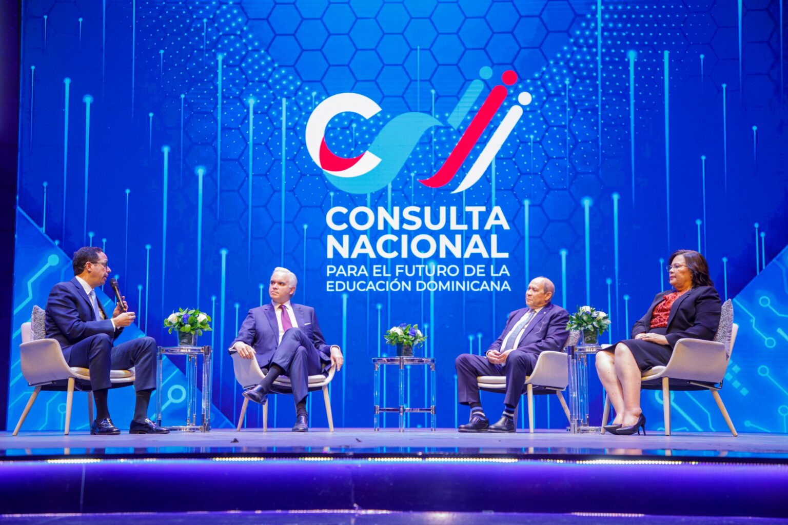 Consulta sobre el futuro de la educación reúne más de 7,000 aportes y recibe respaldo oficial