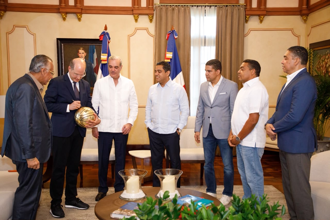 FIBA fortalece vínculos con República Dominicana tras reunión del presidente Luis Abinader con sus ejecutivos