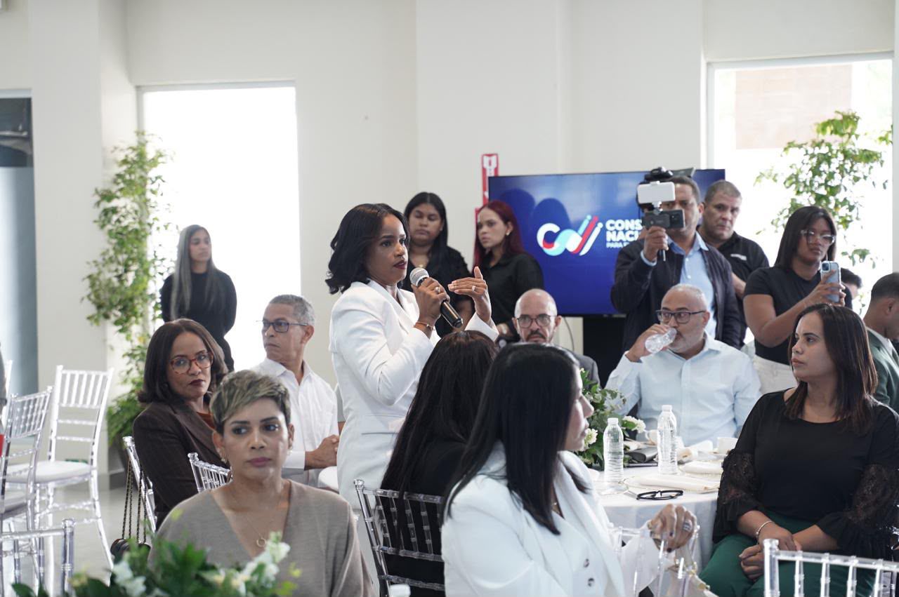 Reforma educativa reúne a líderes de opinión para fortalecer la consulta nacional sobre el futuro del sistema