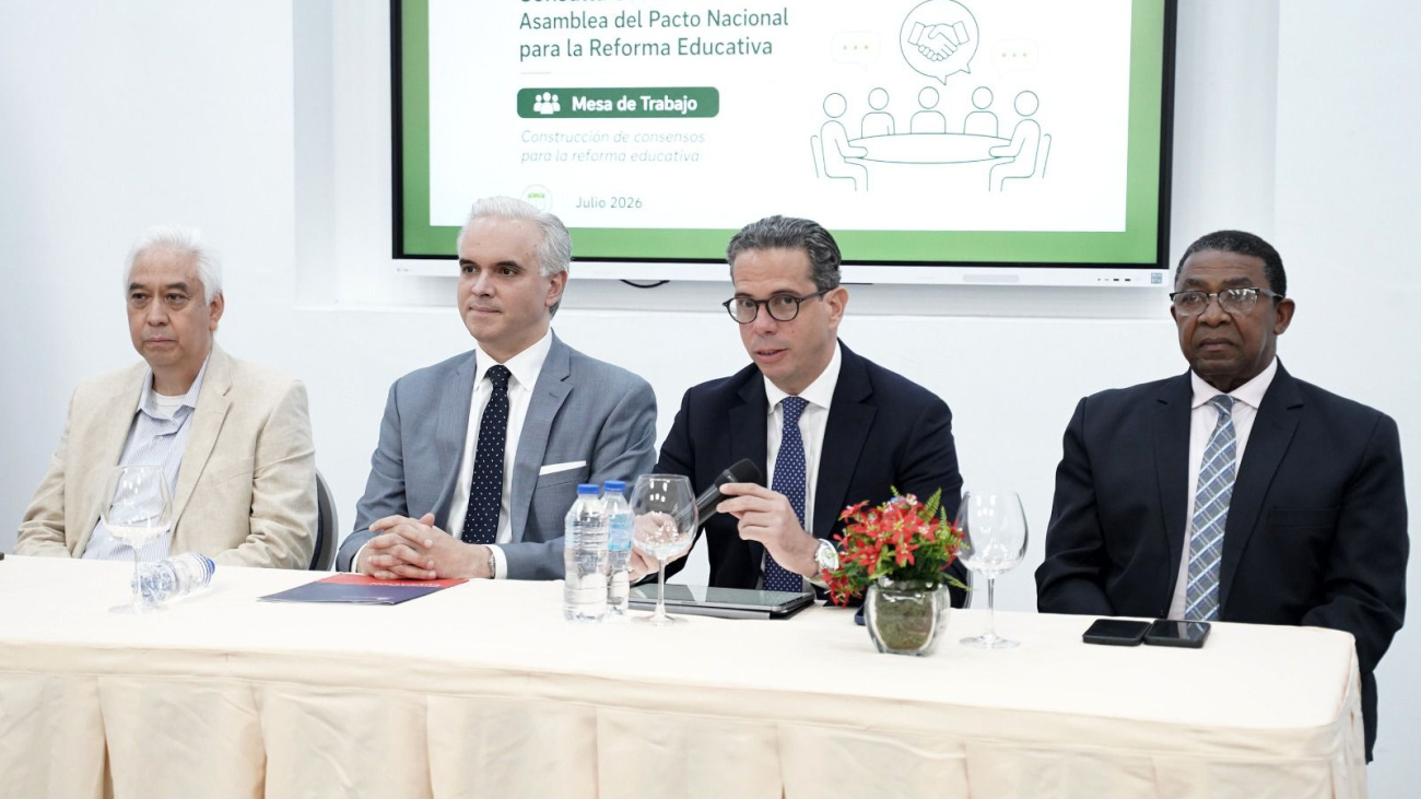 Pacto educativo fue liderado por Luis Miguel De Camps en un foro que busca fortalecer el sistema educativo y su transformación