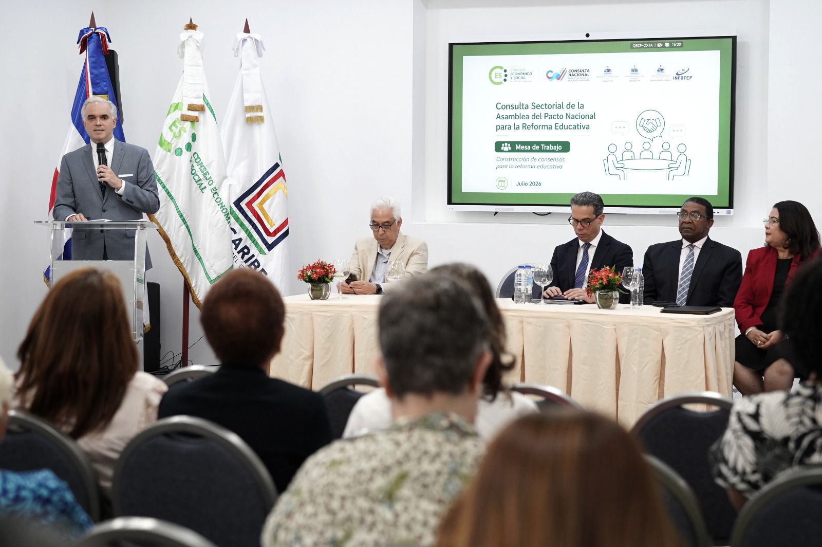 Pacto educativo fue liderado por Luis Miguel De Camps en un foro que busca fortalecer el sistema educativo y su transformación
