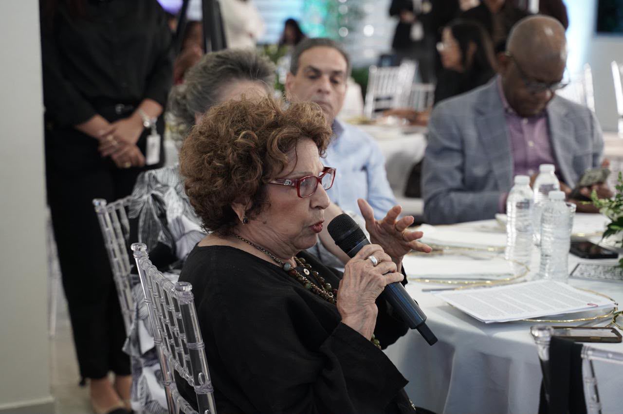 Reforma educativa reúne a líderes de opinión para fortalecer la consulta nacional sobre el futuro del sistema